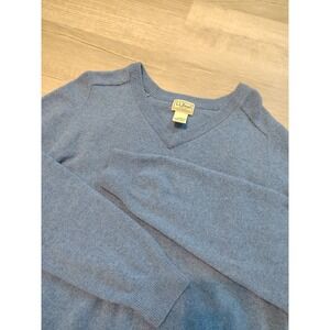 LL Bean Mens Sweater Large Blue Lambs Wool 100% Soft Textured Knit V Neck Dads L